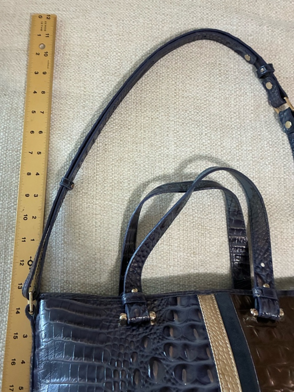 Brahmin EUC Medium Asher Leather Croc-Embossed Tote w/ Gold Hardware & Tassel - Picture 12 of 14